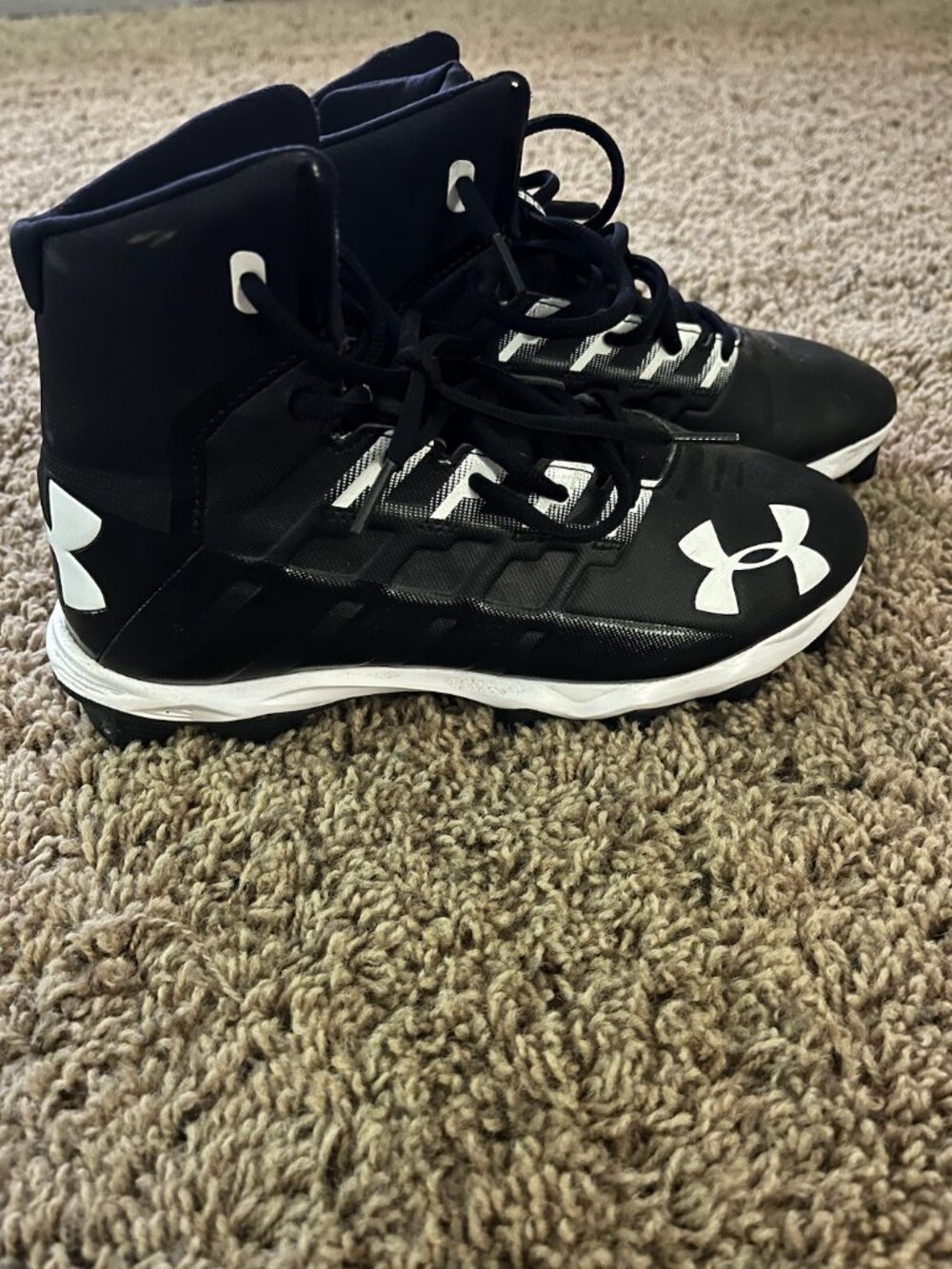Under Armour UA 10k Renegade RM Jr Kids Cleats Black White (NEW)